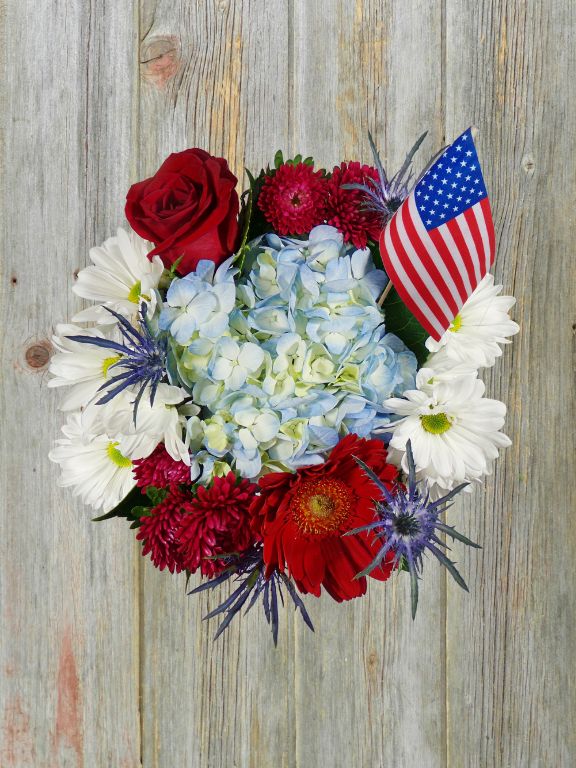 LAND OF THE FREE- 9 STEM MIXED BOUQUET